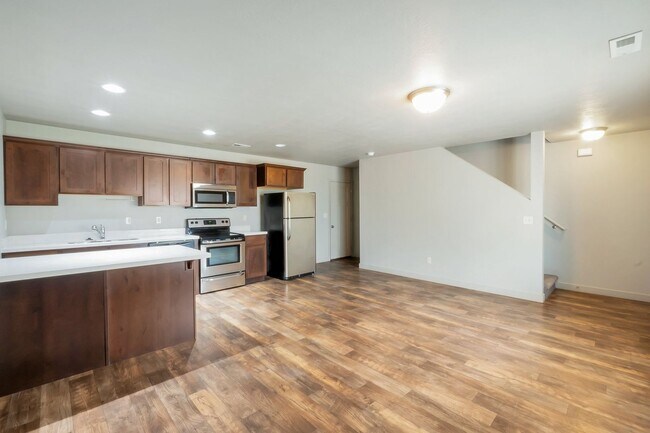 Photo - Beautiful 2 Story Townhome with Awesome Amenities + 2 car garage