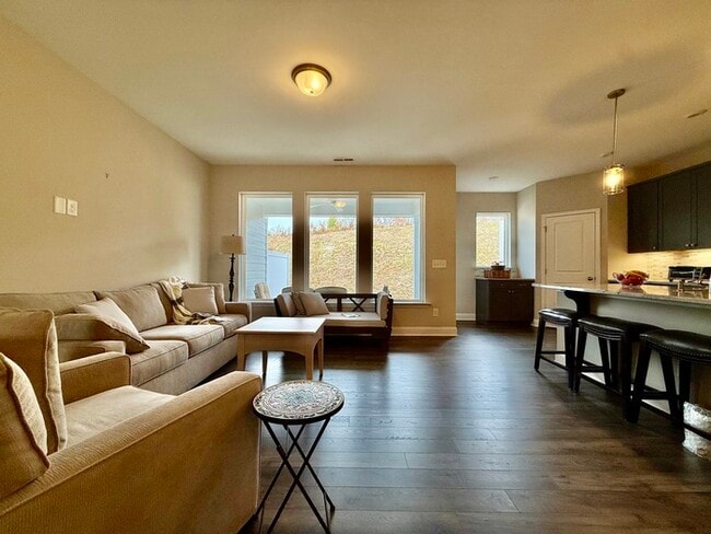 Photo - 254 Deardom Wy