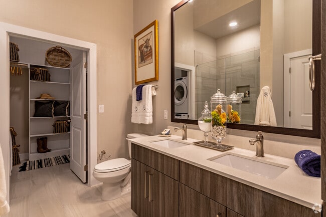 1BR, 1BA - 751SF