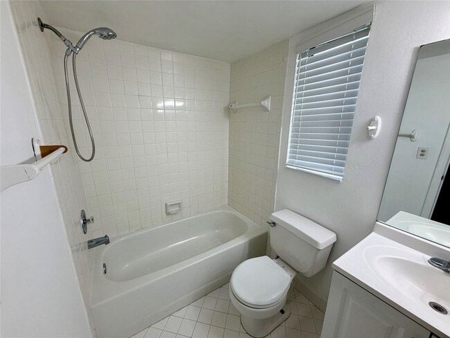 Photo - 3355 Jaywood Ter Unit J111