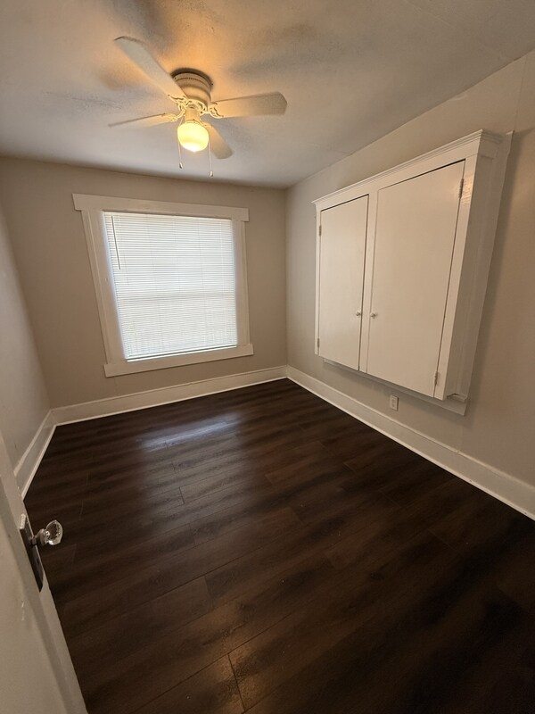 Photo - 1131 Queen St N