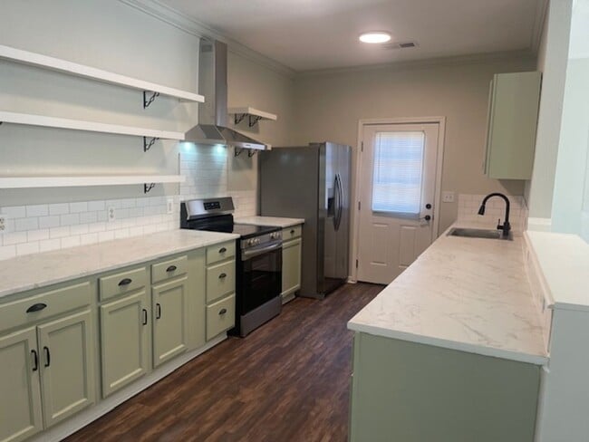 Photo - 3 Bedroom/2 Bath Home in Kingsport, TN $1650 with fenced-in yard & lawn care included!