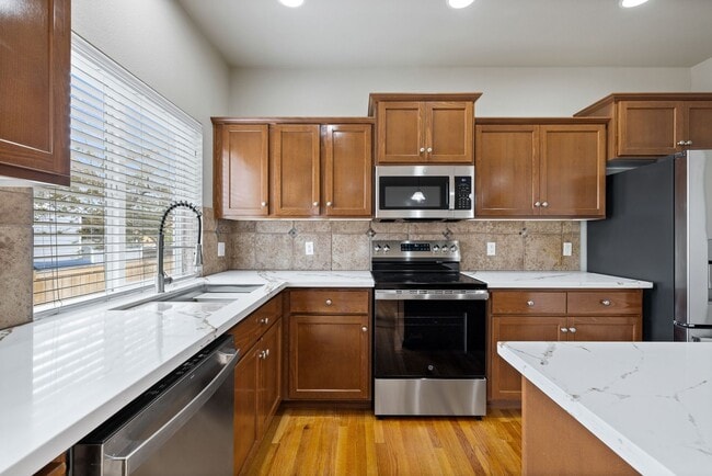Photo - Lipoma Firs 5 bedroom with full bath on main.
