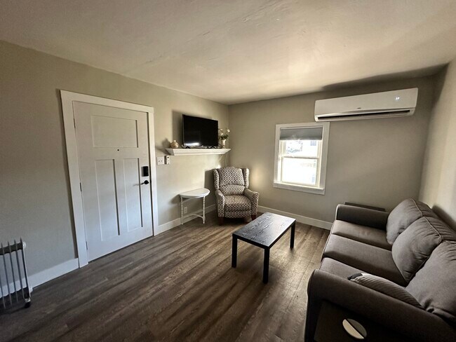 Photo - 349 William St