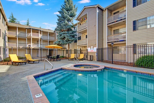 Bayview Apartment Homes Pool and Spa Area - Bayview Apartment Homes