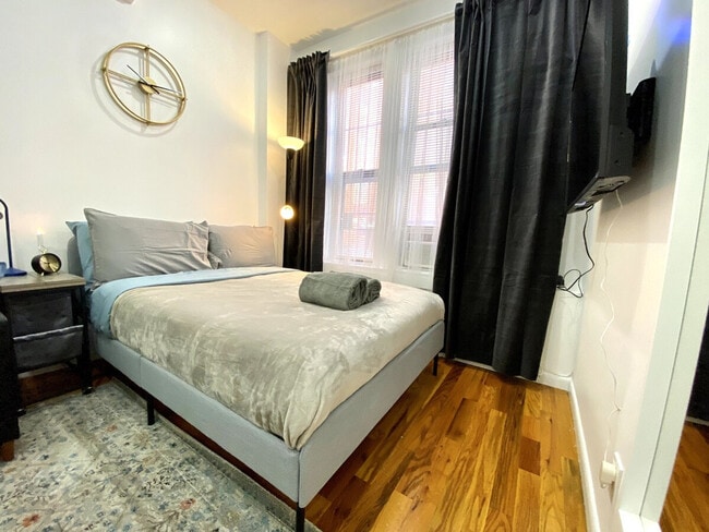 Photo - 310 E 103rd St Unidad ID1032007P