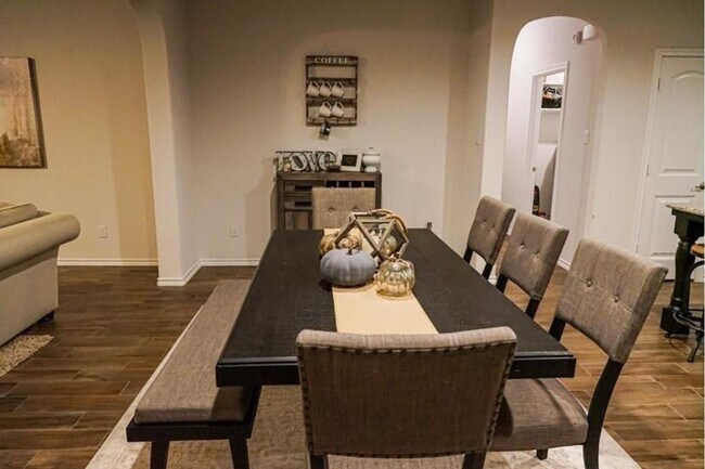 Photo - 1412 Canary Ln