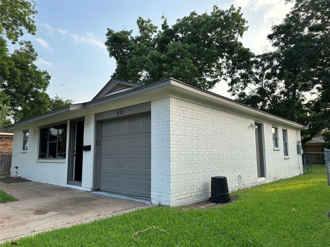 Photo - 511 Guyer St