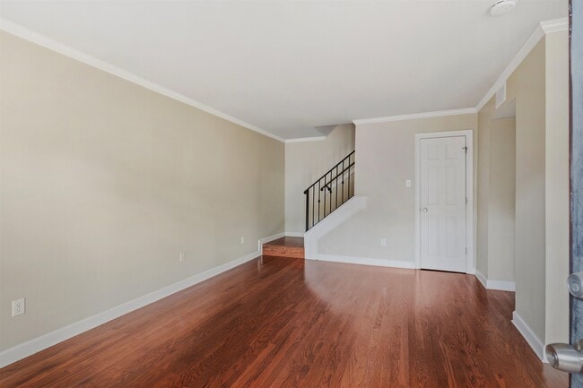 Photo - 676 Hotchkiss Ln