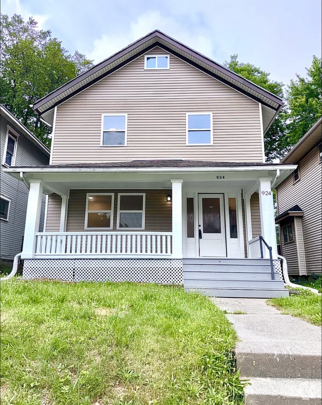 Building Photo - 924 E Stewart St Rental