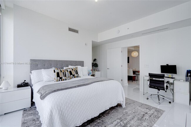 Photo - 851 NE 1st Ave Unidad 2901