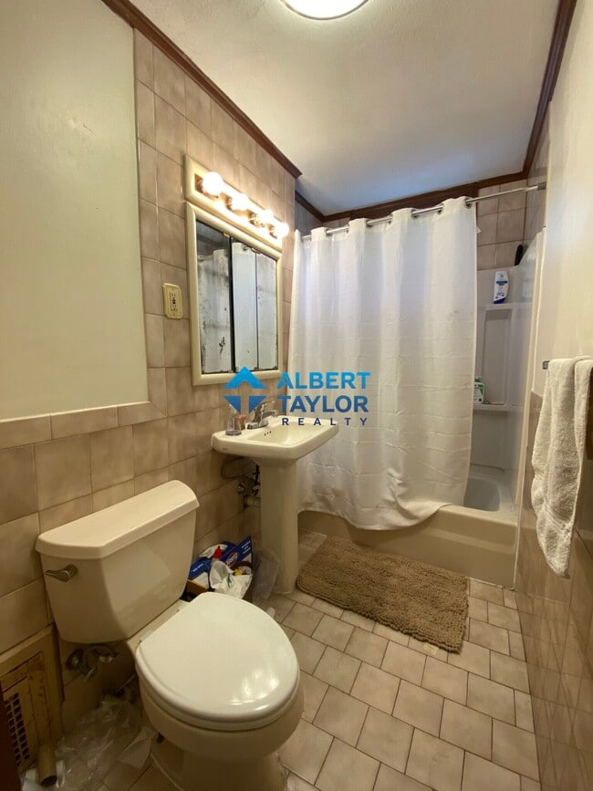 Photo - 16 Sawyer Ter Unit SF 8-bed 2-bath