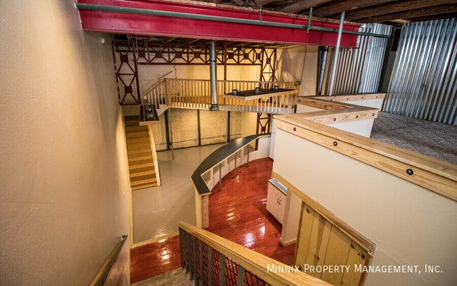 Building Photo - 607 Main St Unit 2