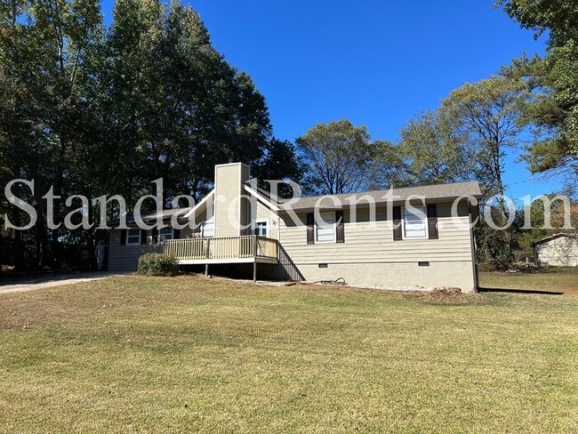 Photo - Ranch with Large Yard!