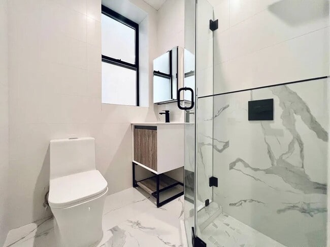 Photo - 325 Putnam Ave Unidad 2L