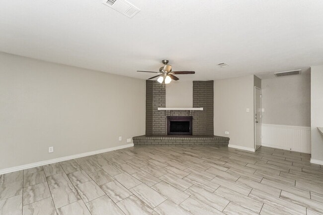 Photo - 1625 Clark Trail