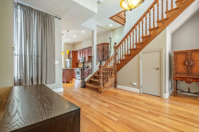 Photo - 2140 W Monroe St