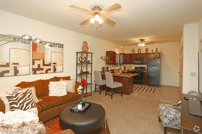 1BR, 1BA Custom - 665SF - Living Area