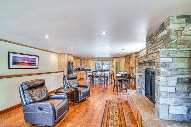 Building Photo - 3688 Paradise Ave Unit ID1385654P