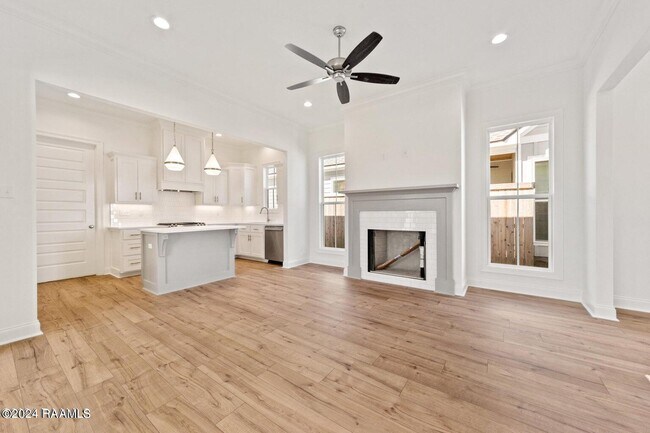 Photo - 128 Oak Village Dr