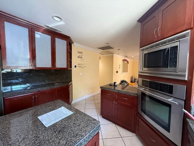 Photo - 942 Eaton Ave