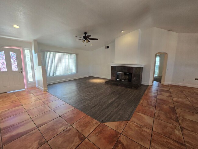 Photo - Beautiful, Huge 3 Bedroom in JT!!
