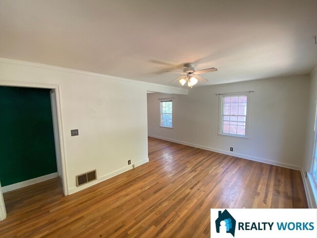 Photo - Charming 2 (+1) Bed Home!