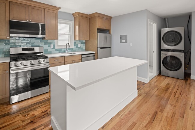 Building Photo - 140 Nash St Unit 2 Rental