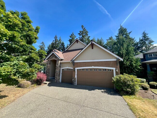 Building Photo - Spacious Home on Golf Course - All Bedrooms En Suite
