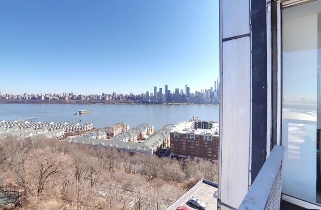 Building Photo - 6050 JFK Blvd E Unit 10C