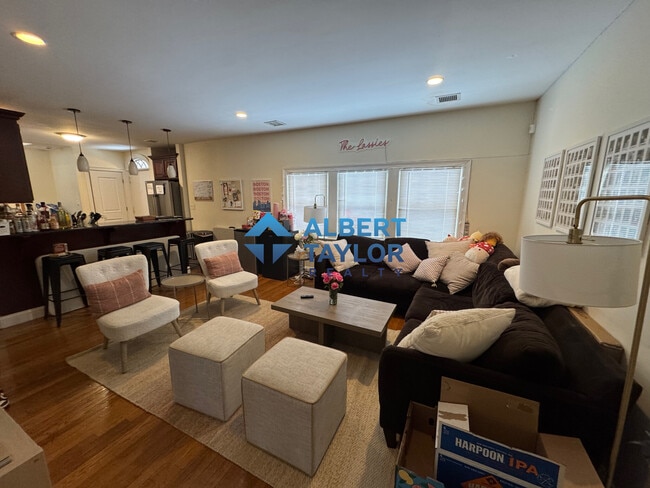 Building Photo - 44 Greycliff Rd Unit 1