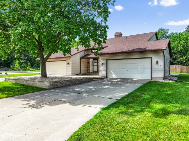 Photo - 2596 Parkwood Dr Unit 2596