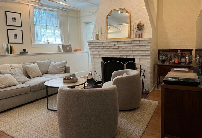 Photo - 112 Pinckney St Unit 4