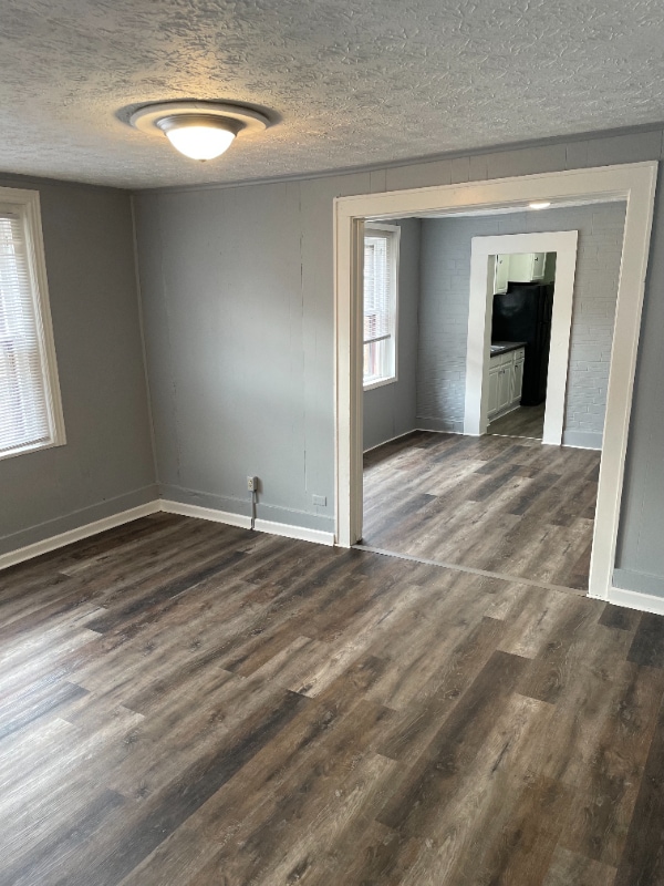 Photo - 830 W 5th St