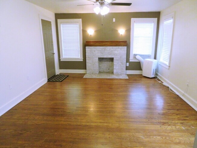 Photo - Front House Located Near Parks & Minutes From Texas Tech Campus! Unidad Front