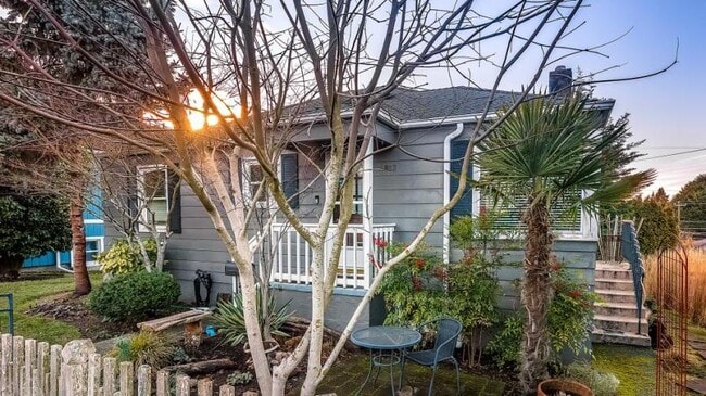 Photo - 3 bedroom in Seattle WA 98116