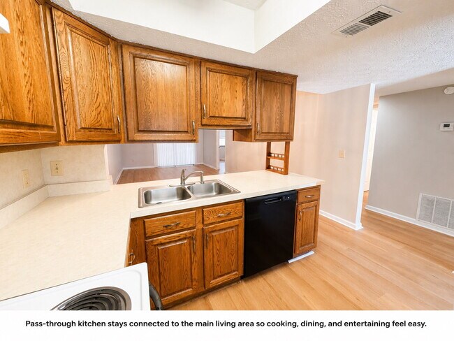 Photo - End Unit 2BR/2BA One-Level Condo with Screened Porch in Powder Springs