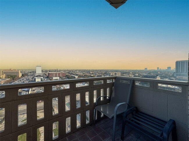 Photo - 2016 Main St Unidad 1502