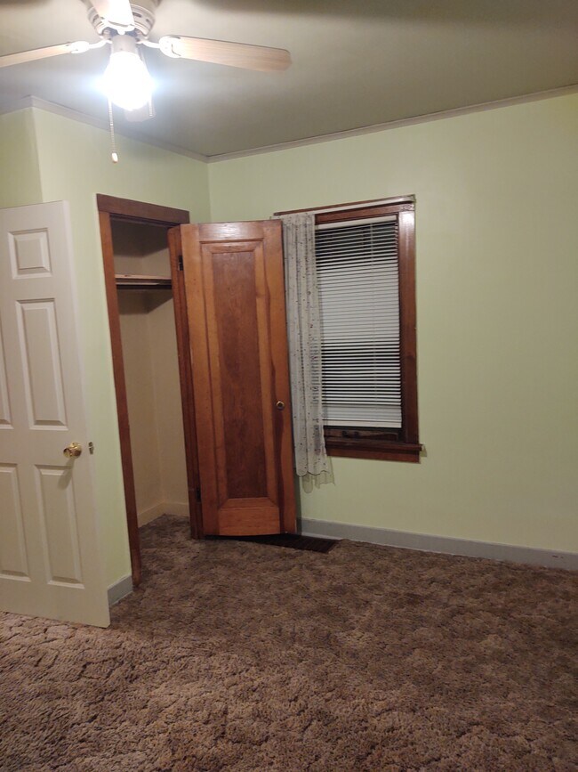 Bedroom - 1019 E Bridge St