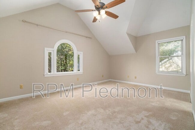 Photo - 388 Oakland Ave SE