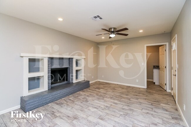 Photo - 715 W Dublin St