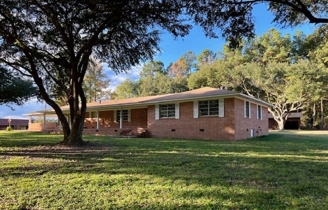 Photo - Spacious Ranch