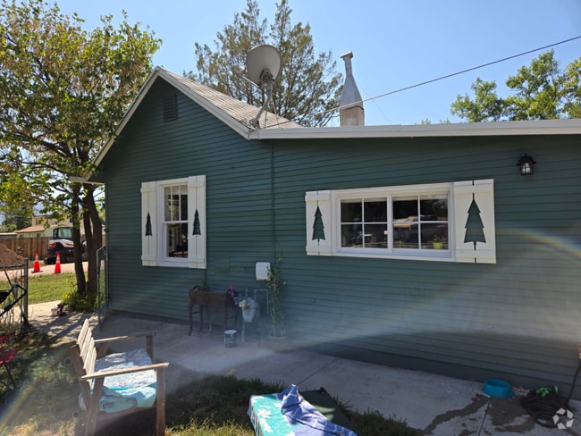Building Photo - 831 Oak Ave Rental