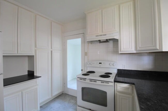 Photo - 805 S High St