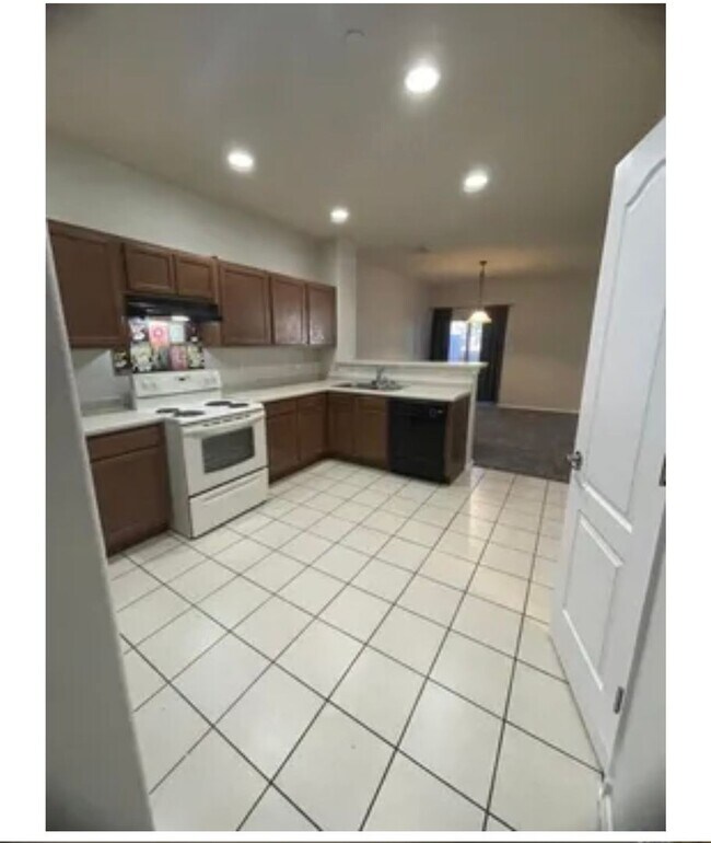 11032 Fort Point Ln NE Unit B