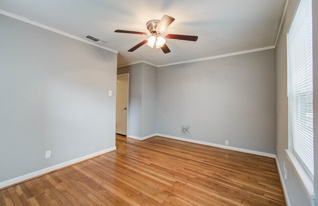 Building Photo - 5519 Huisache St Rental