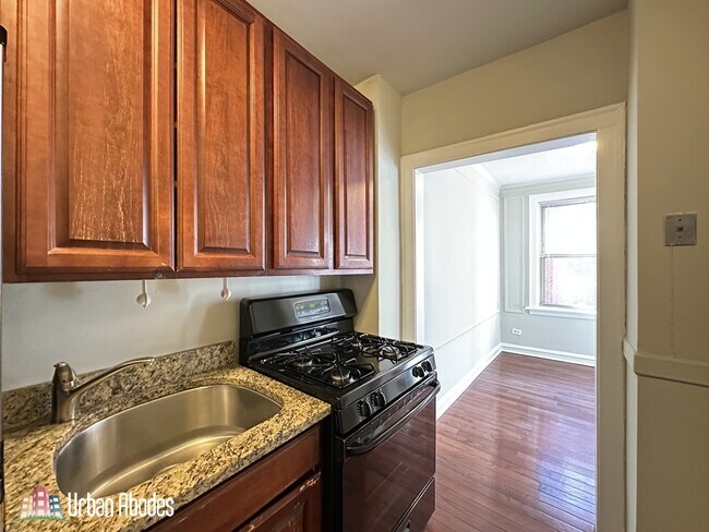 Photo - 528 W Surf St