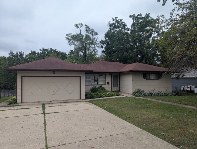 Building Photo - 413 W Palatine Rd