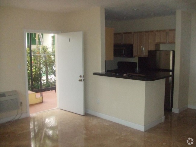 Building Photo - 1555 NE 129 ST NORTH MIAMI FL Rental