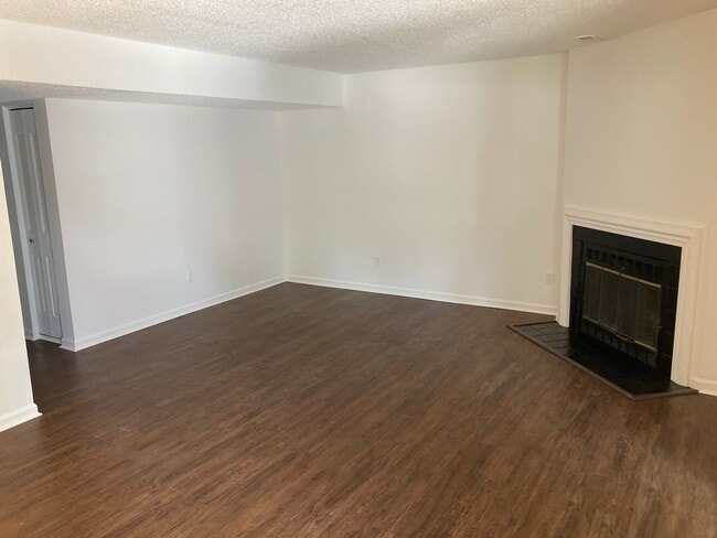 Building Photo - 1729 Redbird Cove Unit 1729